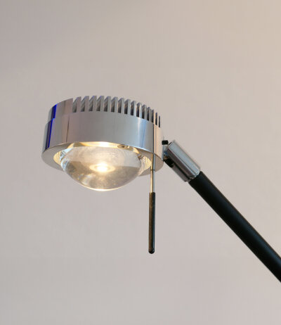 Licht im Raum Movie M LED-Tischleuchte 2700K direktes Licht mit Glaslinse und Tastdimmer