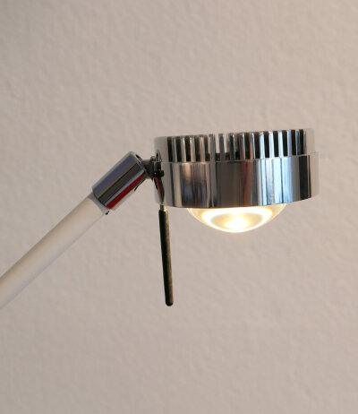 Licht im Raum Movie M LED-Tischleuchte 2700K direktes Licht mit Glaslinse und Tastdimmer