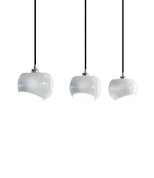 Licht im Raum White Moons 3 horizontal Pendelleuchte Porzellanschirm wei&szlig; mit E27 Fassungen LED-Retrofit kompatibel