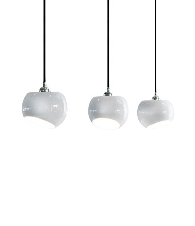 Licht im Raum White Moons 3 horizontal Pendelleuchte Porzellanschirm weiß mit E27 Fassungen LED-Retrofit kompatibel