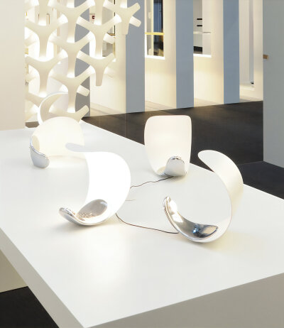 Luceplan Curl D76 elegante dimmbare LED-Tischleuchte indirektes Licht Design Sebastian Bergne