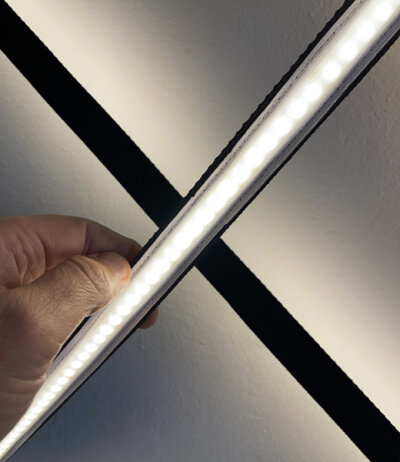 LichtRaumFunktion LightString schwarze textile Spanngurte mit indirektem Licht zur Wandmontage LED 2700K mit Schnurdimmer